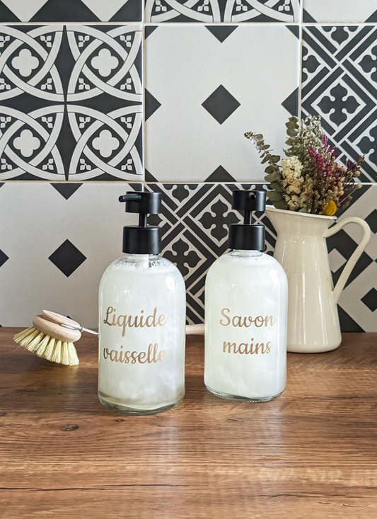 Distributeur de savon 500 ml en verre transparent et étiquette personnalisée